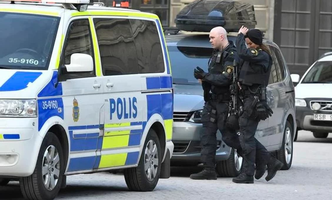 ŠKANDÁL vo Švédsku! Manžel pomáhal viac ako 100 mužom kúpiť si sex s jeho ženou