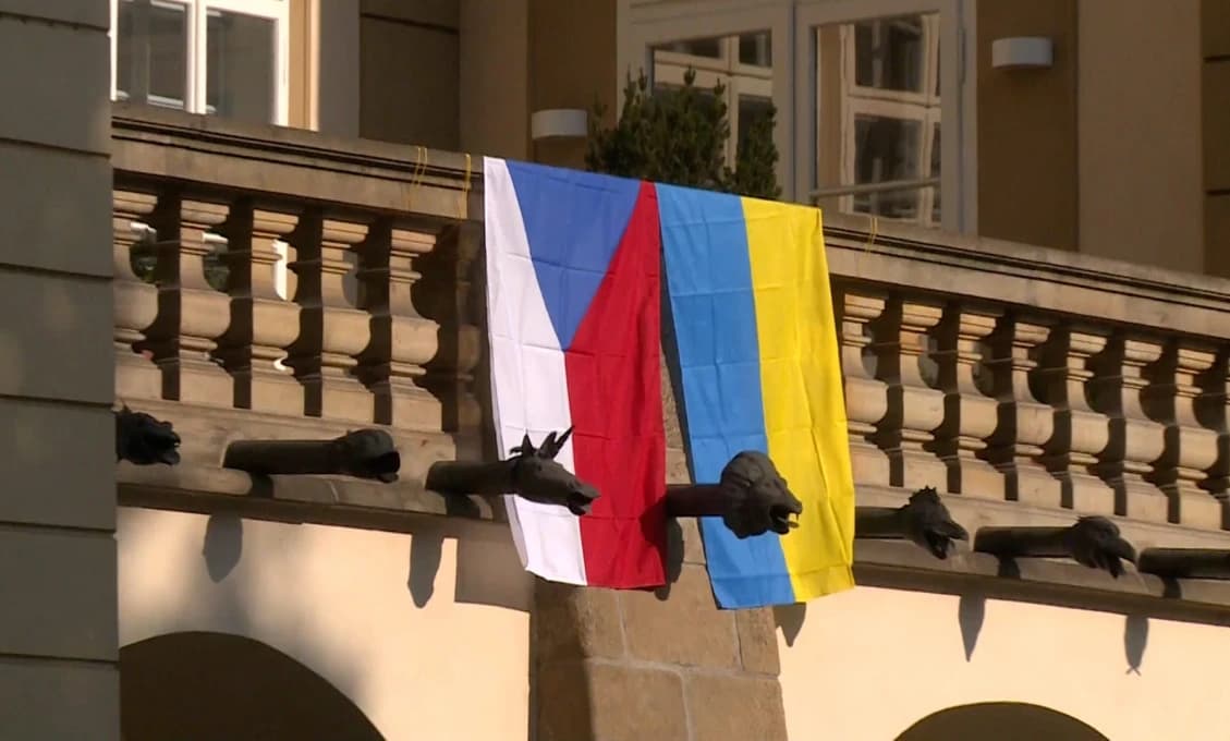 Väčšina Čechov chce pomáhať Ukrajine, no nie vojensky — ukázal prieskum