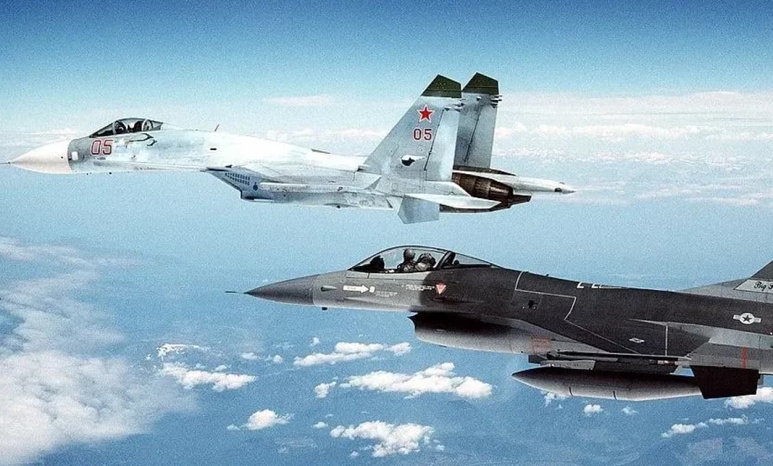 „Ustúpte!“: Ruský stíhač zachytil americký F-15. Video sa šíri na internete