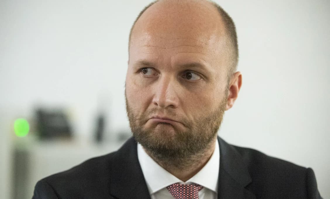 PRIESKUM! FICO KRAĽUJE, NAĎ PADOL na úplné dno! Rebríček dôvery šokuje
