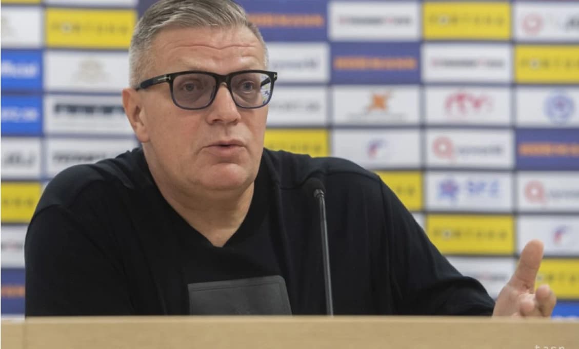 SFZ vraj stratil 34-tisíc mobilov za 17 miliónov! Prezident Kováčik však nielenže nekončí, ale vo štvrtok zas kandiduje na prezidenta!