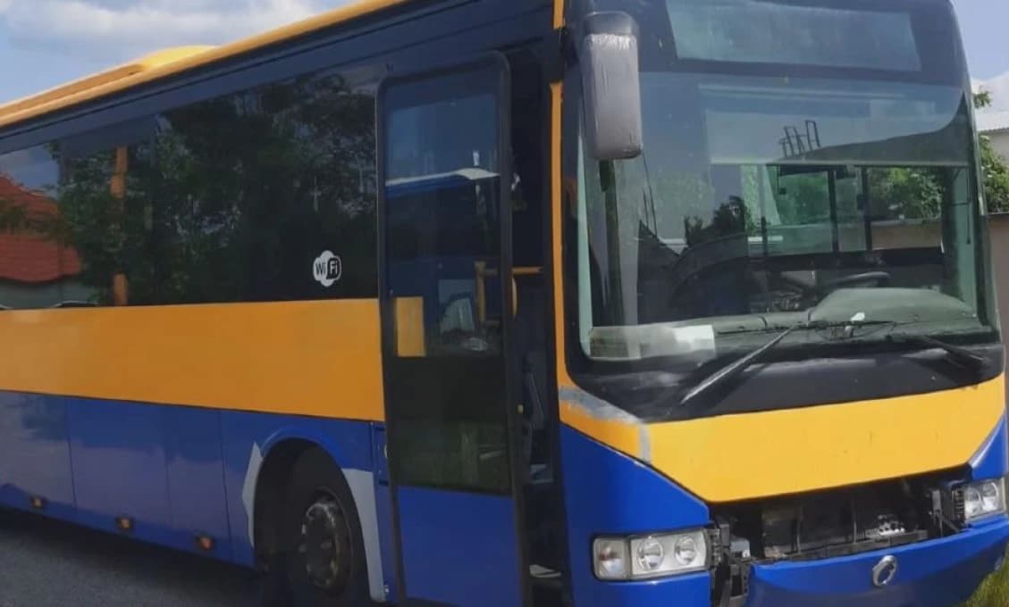 TOTO SI POZRITE! Vodičovi praskli nervy, opilcov vyhodil z autobusu ako vrecia zemiakov