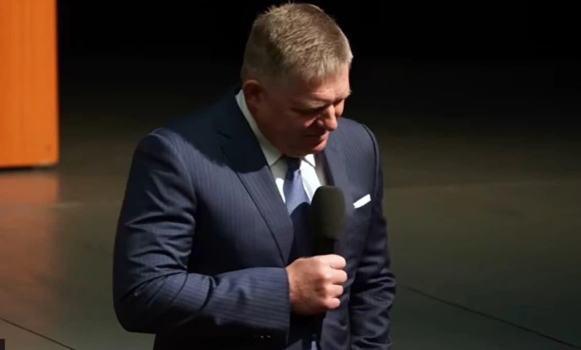 Trnavská diskusia s premiérom: Jedni protestovali na ulici, iní pricestovali zo Žiliny