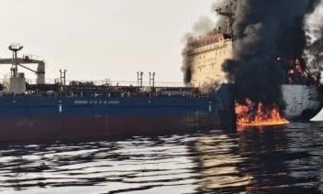 IRÁN NEŽARTOVAL Tankery sa po raketových útokoch potápajú v Hormuzskom prielive
