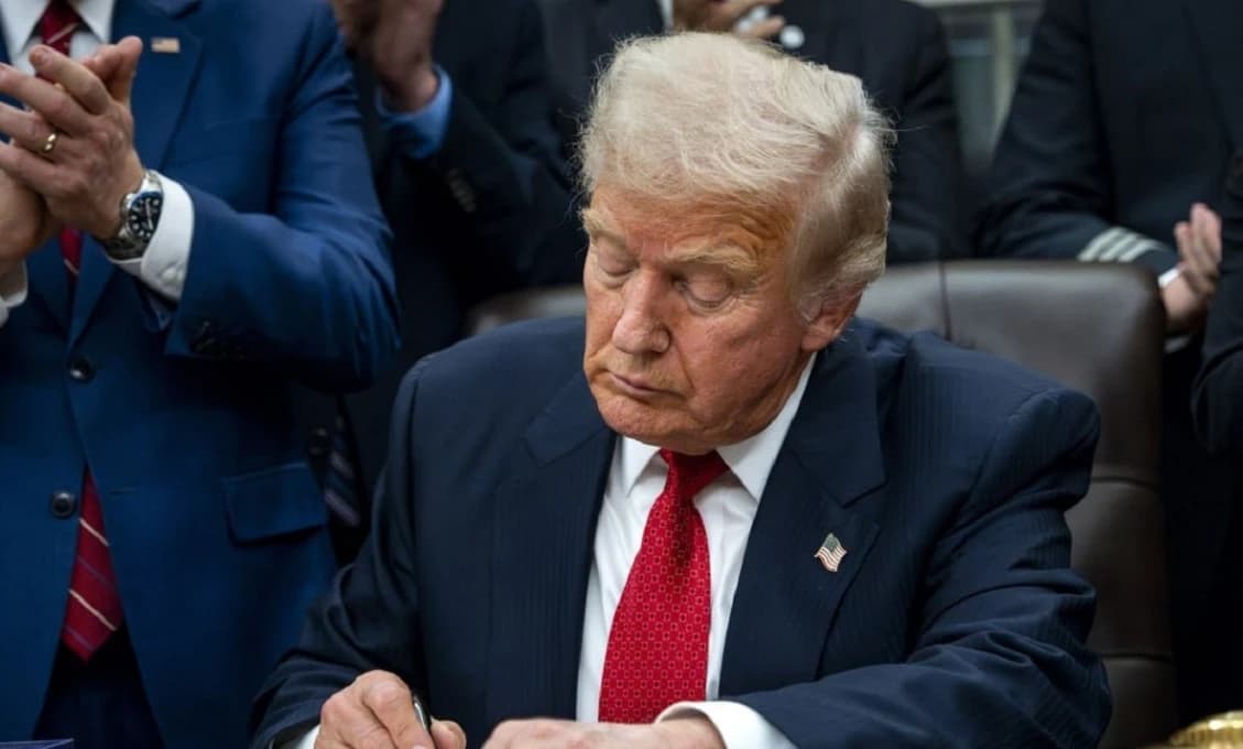 „Irán potreboval týždeň na vytvorenie jadrovej bomby“: Trump vysvetlil, prečo zalial Blízky východ krvou
