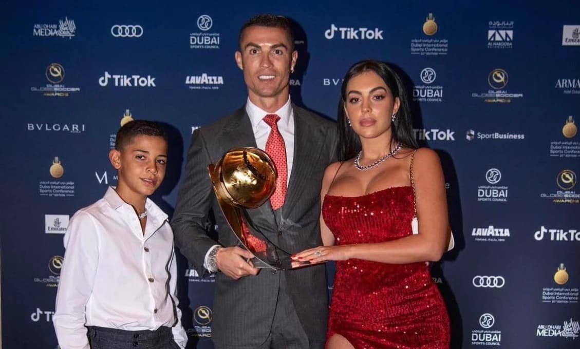 Konflikt na Blízkom východe ho zrejme veľmi vystrašil. Cristiano Ronaldo vraj odletel s rodinou do Madridu