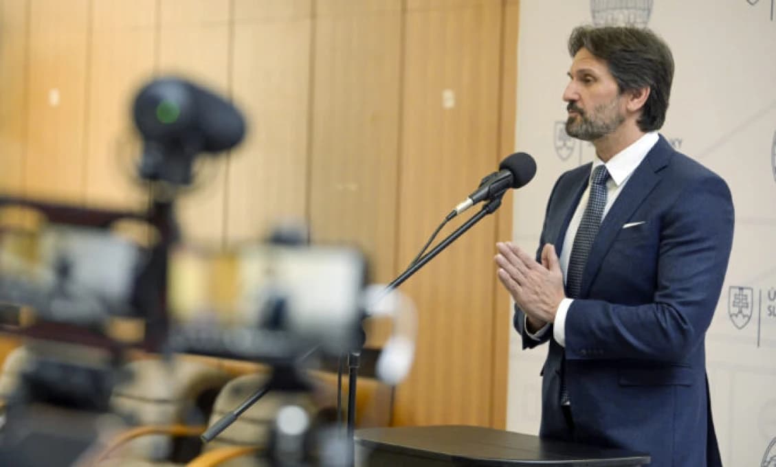 TEN IM DAL! Robert Kaliňák odpovedá na otázky novinárov o čurilovcoch... ONEMELI (VIDEO)