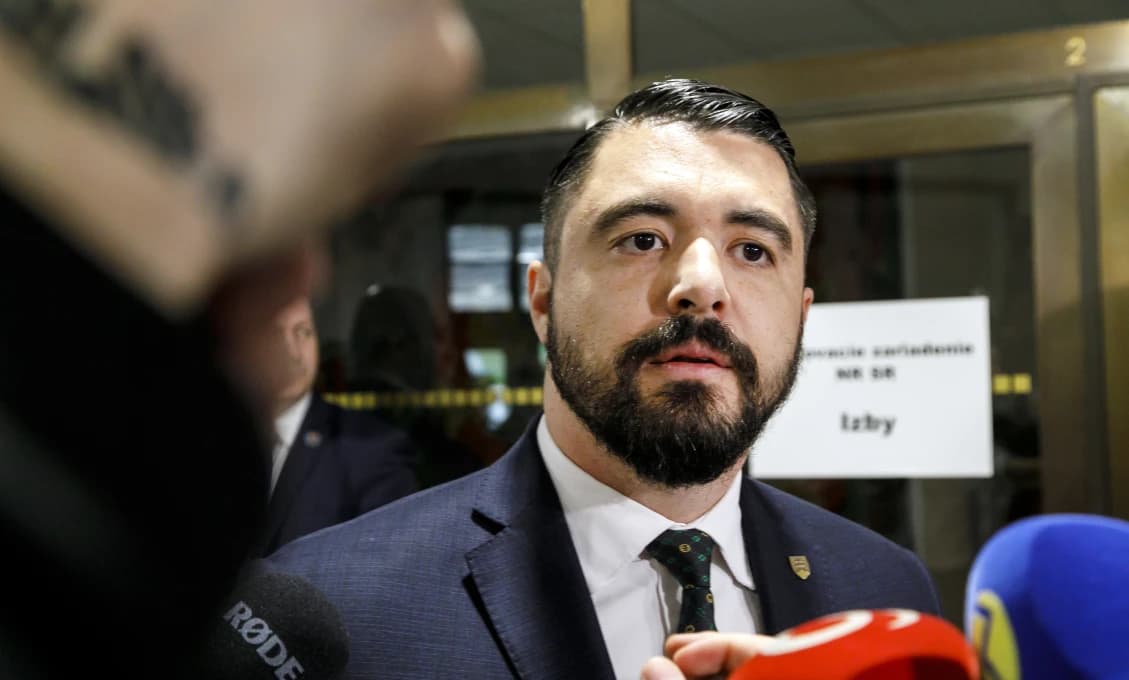 Prezident ukončil disciplinárku šéfa SIS, potrestá ho zrážkou zo mzdy