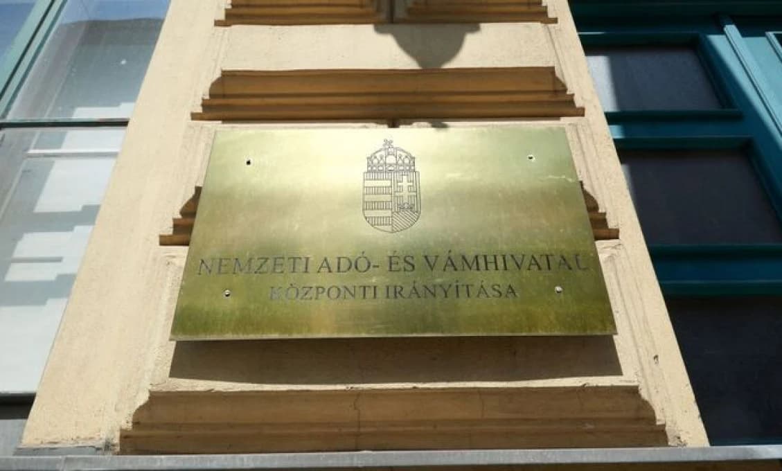 ŠKANDÁL?! Maďari zadržali obrnené autá s 75 miliónmi a zlatom – medzi nimi aj bývalý generál ukrajinskej tajnej služby!