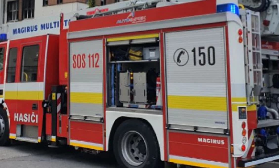Obyvatelia RÓMSKEJ OSADY po zásahu NAPADLI HASIČOV a poškodili techniku