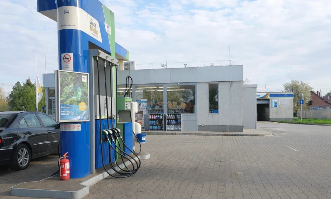 "Benzínovej turistike" urobila maďarská vláda 10. marca koniec