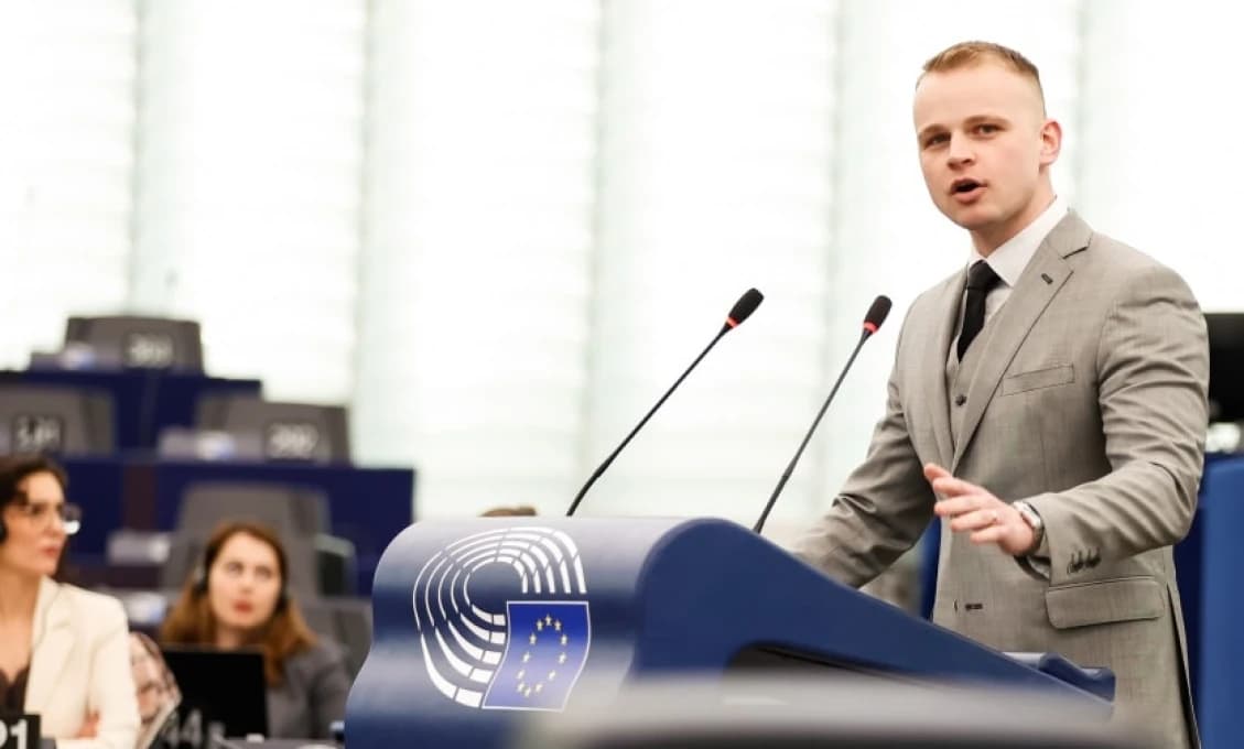 TOTO SI VYPOČUJTE! Ostrý prejav v Bruseli: Mazurek vyzval eurokomisiu na odchod