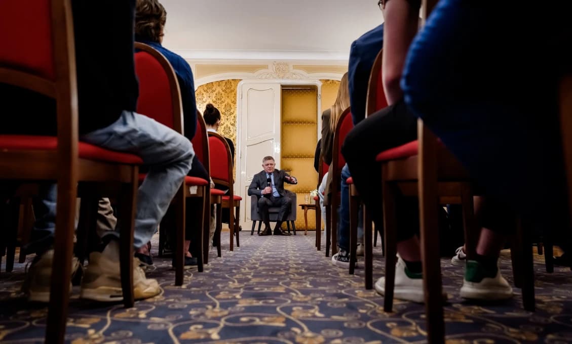 Fico diskutoval so študentmi na Úrade vlády: Bez mieru to nepôjde, zdôraznil premiér