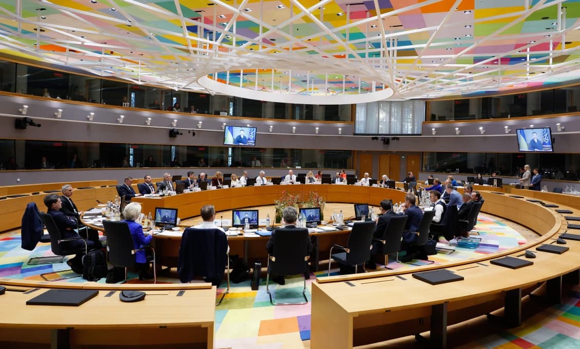 Fico buchol po stole v Bruseli: Ropa stojí, miliardy pre Ukrajinu blokované!