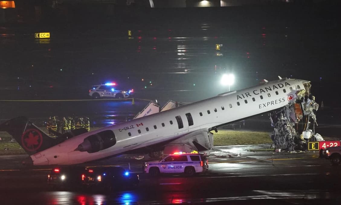 Pri nehode na newyorskom letisku LaGuardia zahynuli dvaja piloti