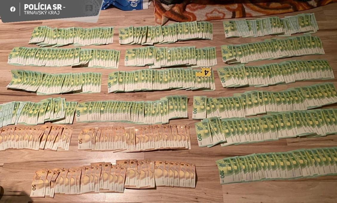 DOBRÁ PRÁCA! Trnavská trojka dohrala. Polícia zhabala drogy aj hotovosť (FOTO)