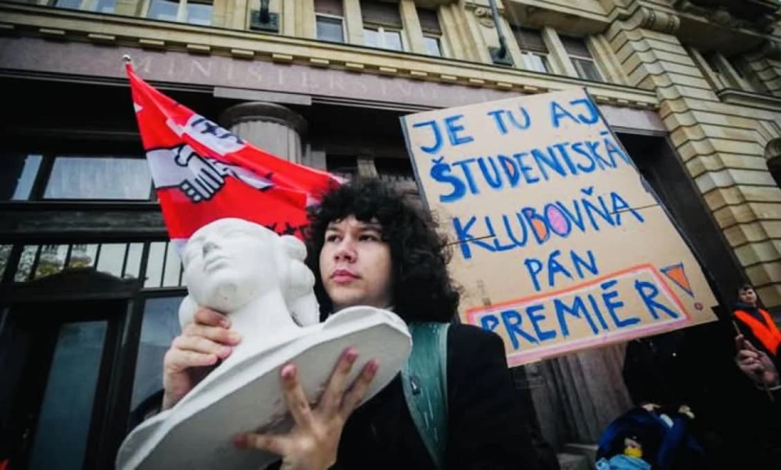 Čo nové v kultúre? Po Murovi majú protesty nového maskota! (VIDEO)