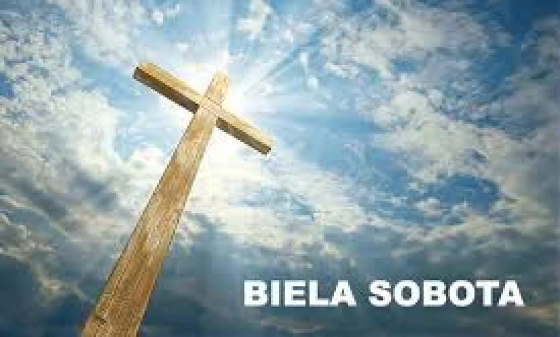 Katolíci si cez deň spomínajú na mŕtveho Krista, večer slávia veľkonočnú vigíliu