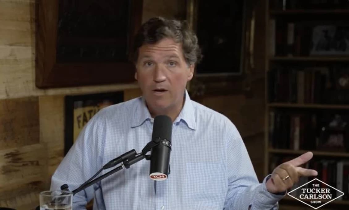 Bez sĺz a smútku: Tucker Carlson oznamuje kolaps amerického impéria kvôli Iránu