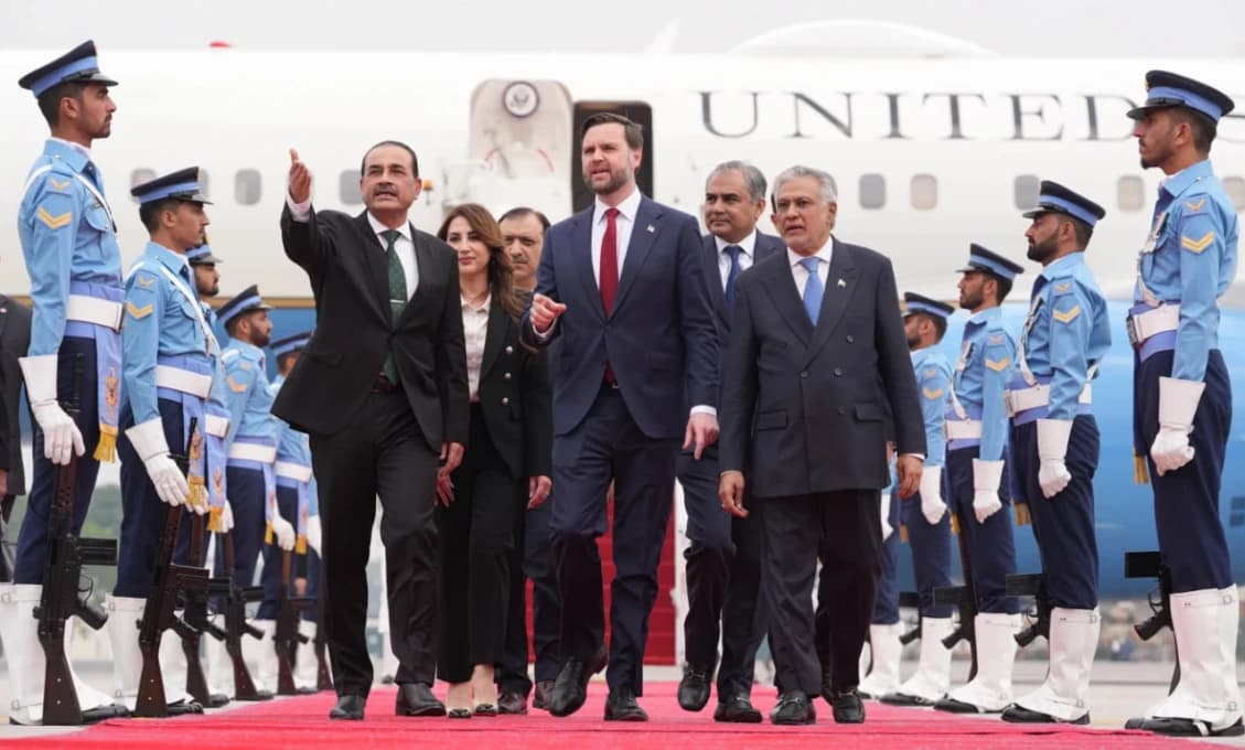 Vance, Witkoff a Kushner prileteli do Pakistanu na rokovania s Iránom