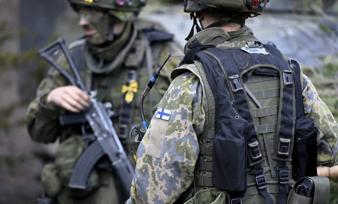 Špeciálne varovanie: Fínsko sa vydalo na nebezpečné dobrodružstvo. Na hranici s Ruskom budú stovky zbraní. Začne vojna „Thunder“?