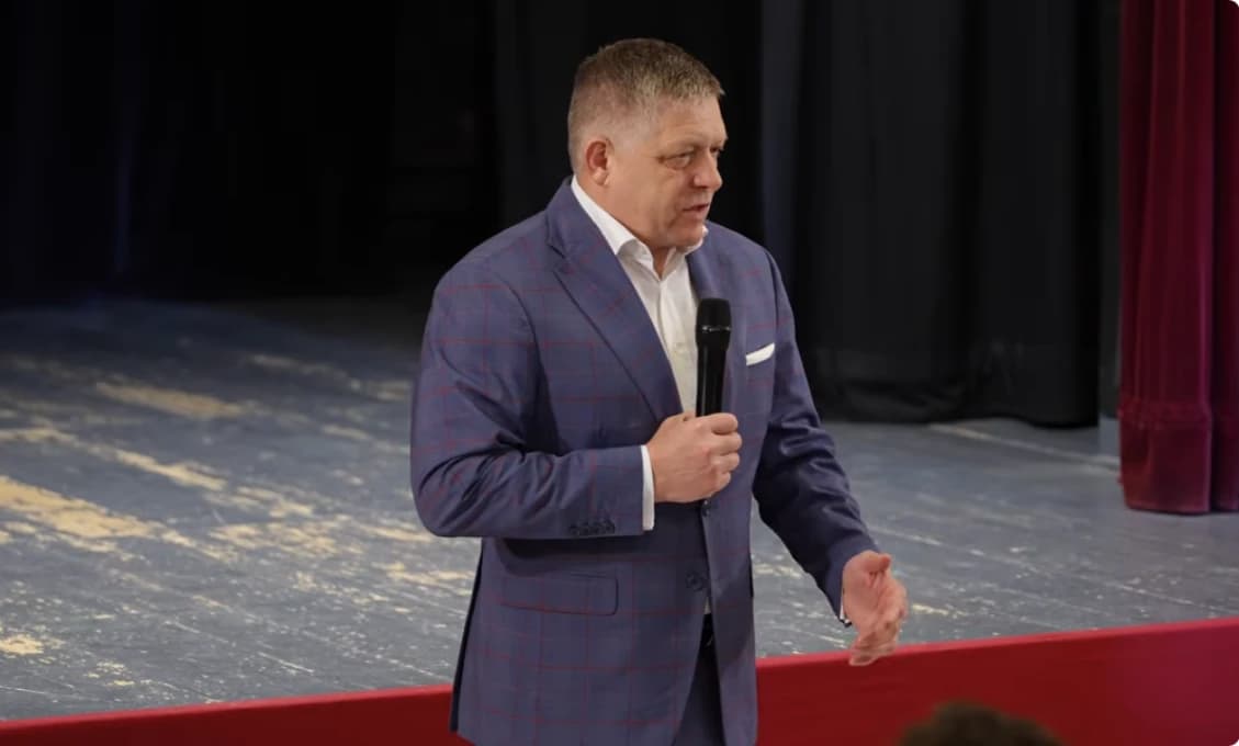 Premiér R. Fico: „Rusi kľačia len preto, aby si zaviazali šnúrky na topánkach“