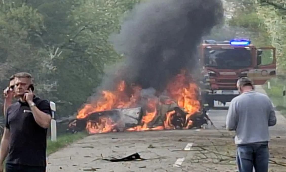 VÁŽNA NEHODA! Zhorel luxusný športiak, otec a syn sú ťažko ranení (FOTO)
