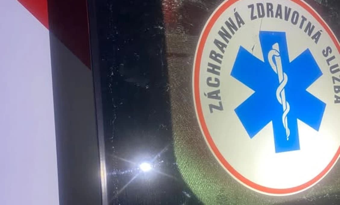Šialené! Útok na zdravotníkov: „Postrieľam vás!“ kričal muž z okna