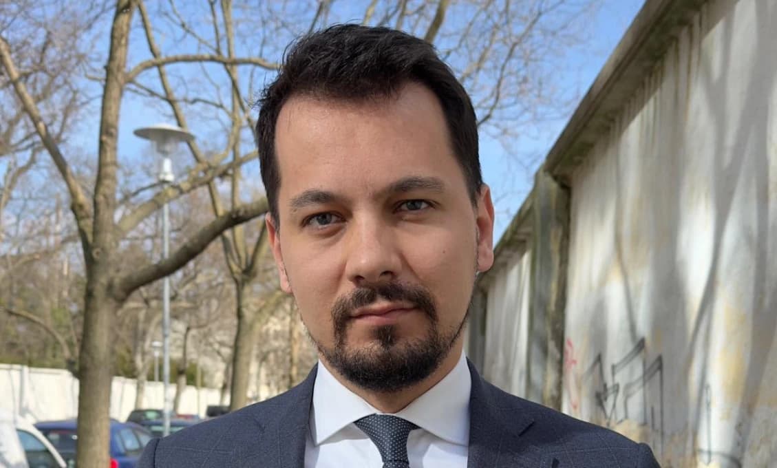 Šeliga s Kičom vyčíňali. Hnoj, fúrik a krik pred ministerstvom pôdohospodárstva