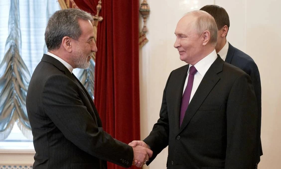 Moskva urobí všetko pre mier na Blízkom východe, prisľúbil Putin Arákčímu v Petrohrade