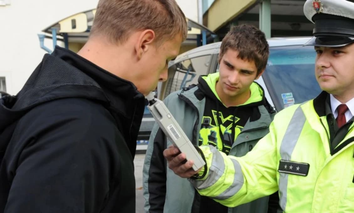 Od 1. mája nulová tolerancia: Alkohol zakázaný už aj pre spolujazdcov! Pokuta až 650 €