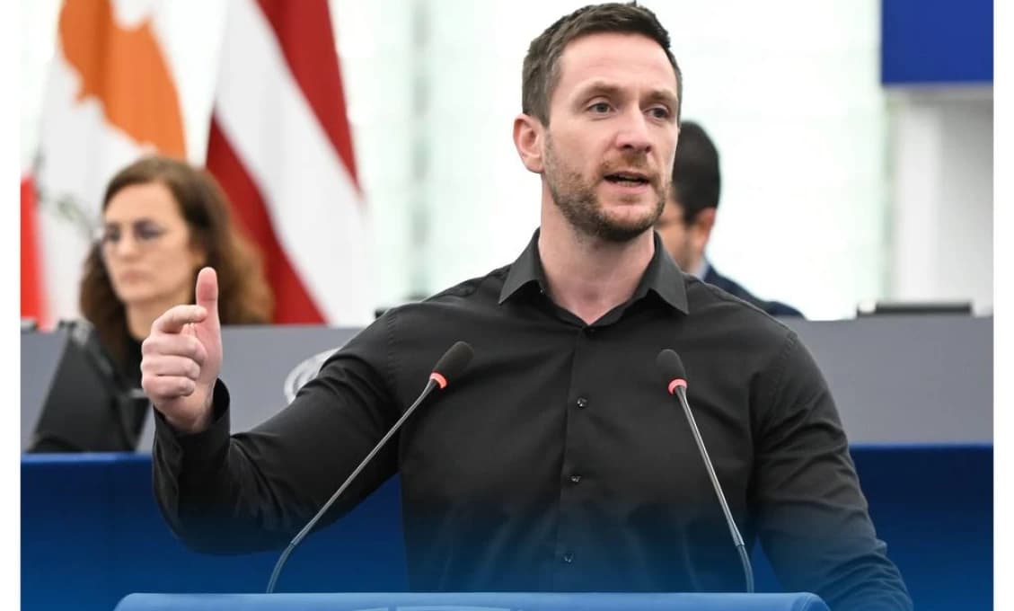Bude sa aj Šimečkova mama riešiť v Bruseli? Nadáciu Zastavme korupciu treba zrušiť, žiada Uhrík (VIDEO)