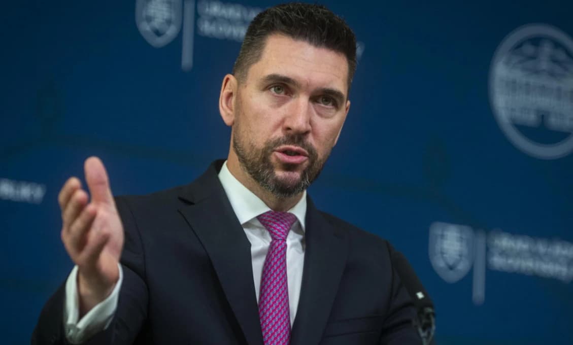 Minister Takáč pripomenul, kto "demokraticky" blokoval weby a porušoval ľudské práva