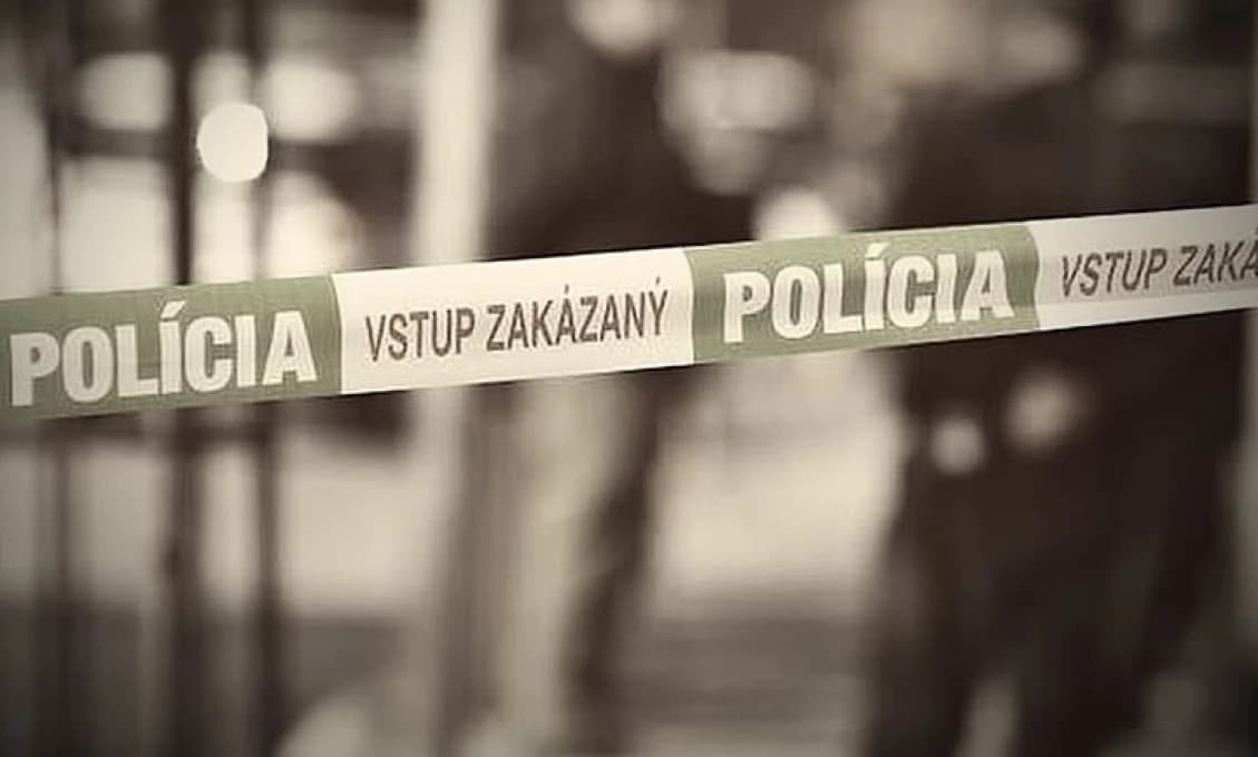 STREĽBA medzi panelákmi! Zasahovala polícia aj sanitka, prvé info z miesta činu