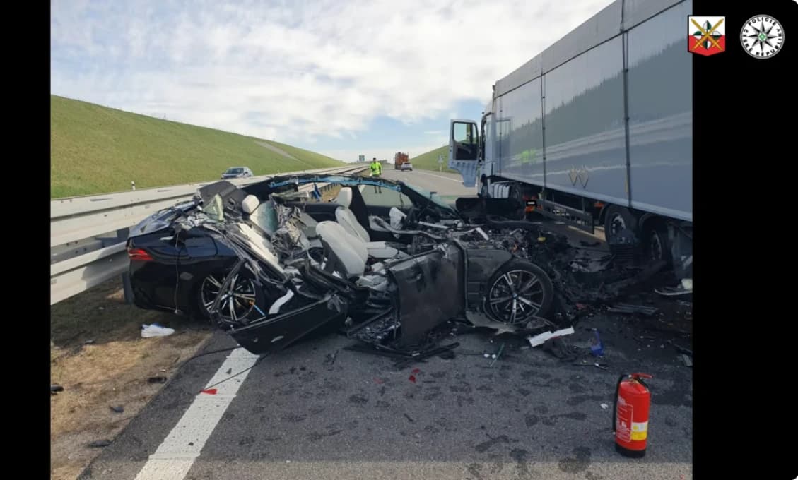 VIDEO: Hrôzostrašná nehoda na D3: BMW narazilo do kolóny kamiónov, vodič prežil len zázrakom