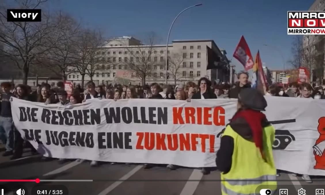 Masy nemeckých študentov tiež protestujú v uliciach. Ale o život - nechcú ísť na front (video)