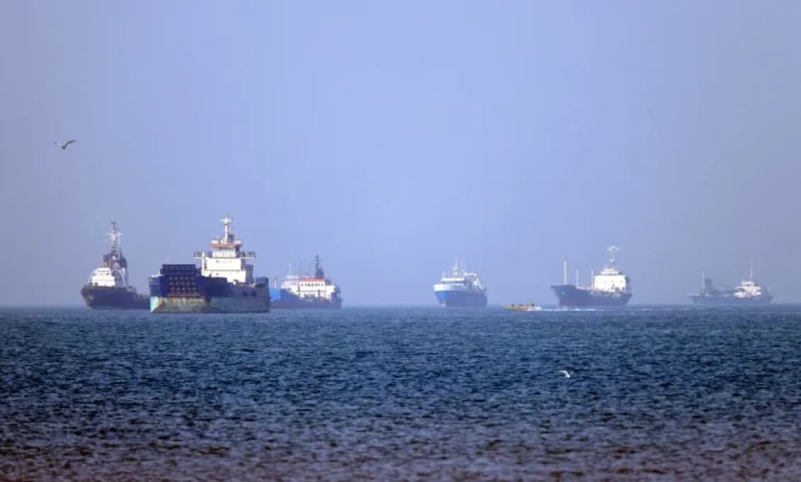 NAPÄTIE RASTIE! USA v Hormuzskom prielive vystrelili a vyradili z prevádzky ďalšie dva iránske tankery (FOTO)