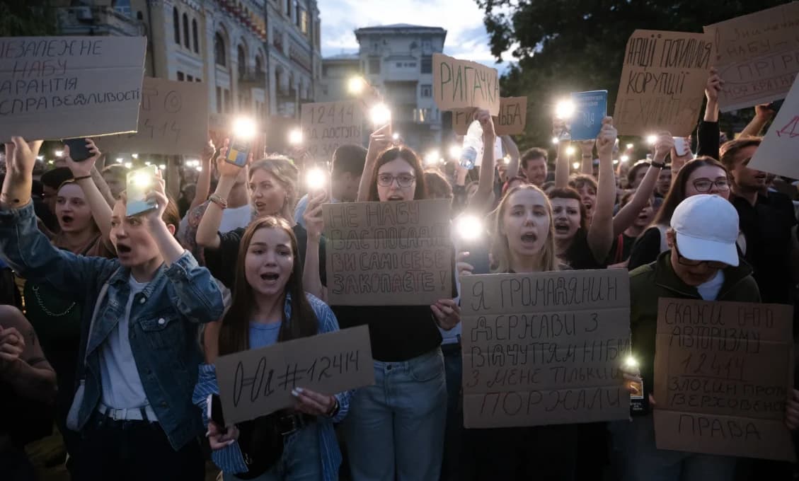 KYJEV VRIE: korupcia, protesty a tvrdý boj o vplyv na najvyšších miestach