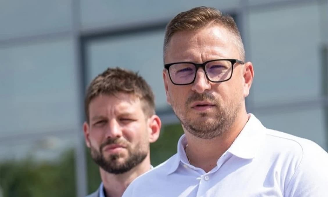 Vykopnutý mecenáš progresívcov Pekár začal bonzovať: V PS vládnu totalitné praktiky a dvojaký meter! (VIDEO)