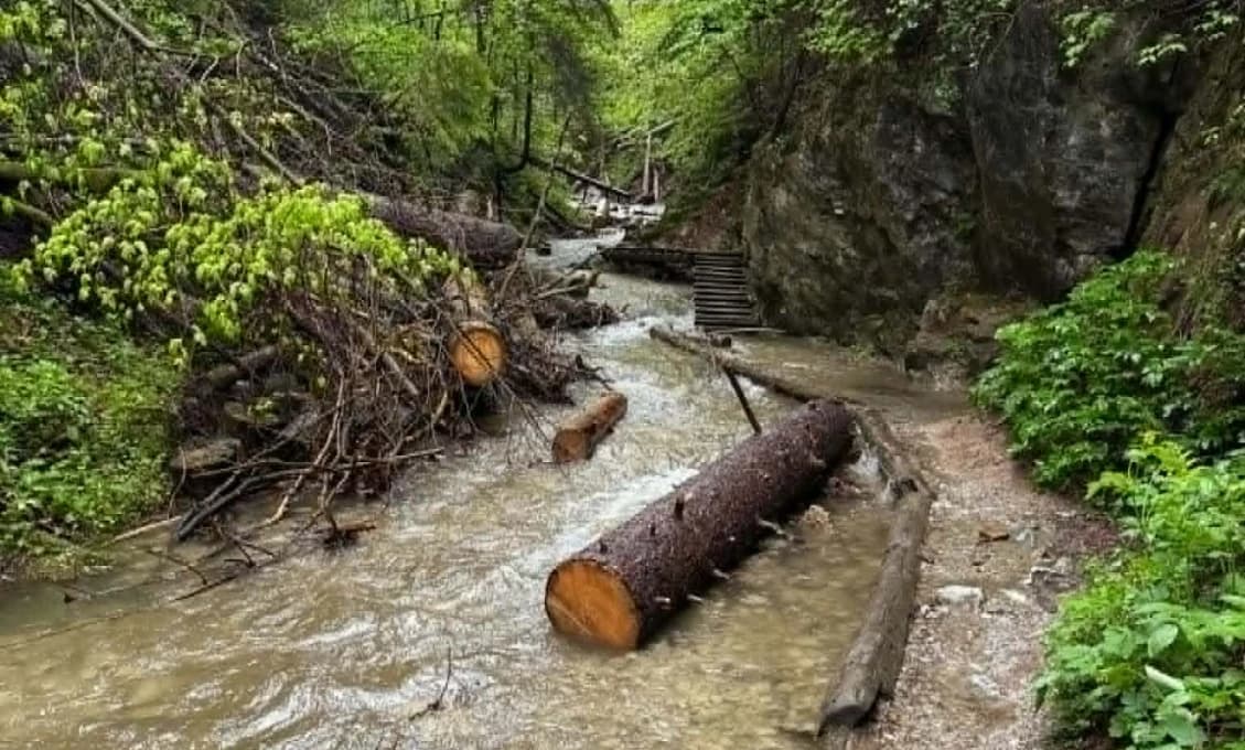 Slovenský raj sa mení na pascu! Voda pohltila rebríky aj chodníky, vstup zakázaný