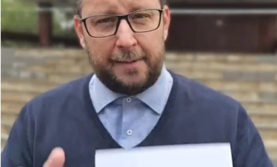 Zóna kešu - aktivista Heredoš vyzýva masovo používať hotovosť (VIDEO)