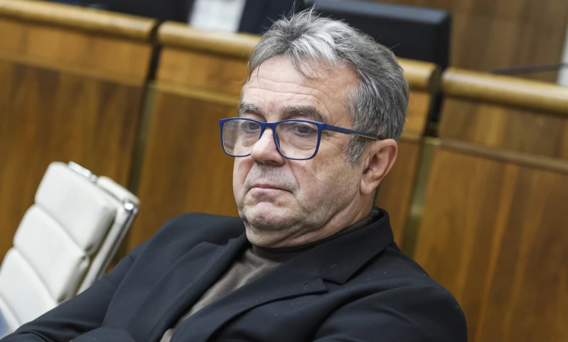 Opozičný poslanec NR SR Jozef Pročko mal nehodu