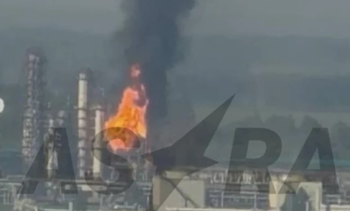 Ukrajinské drony zaútočili na ropnú rafinériu v Nižnom Novgorode v Rusku už druhýkrát za 3 dni! Zúri požiar (FOTO)