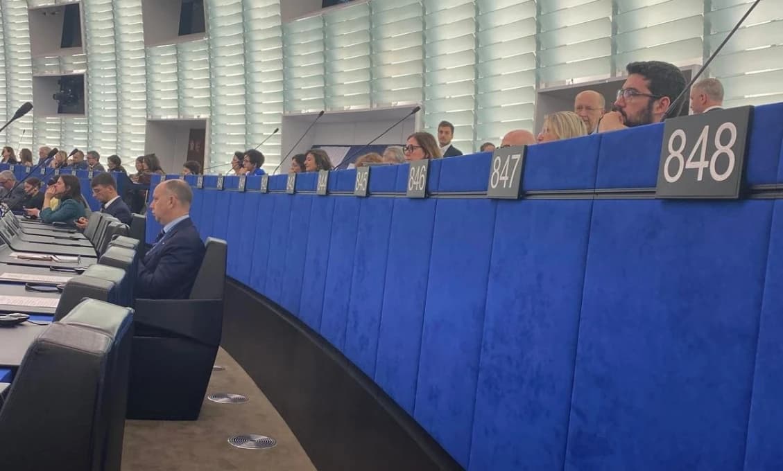 Zjazd komunistov v Európskom parlamente odhalil europoslanec č. 847 Branislav Ondruš