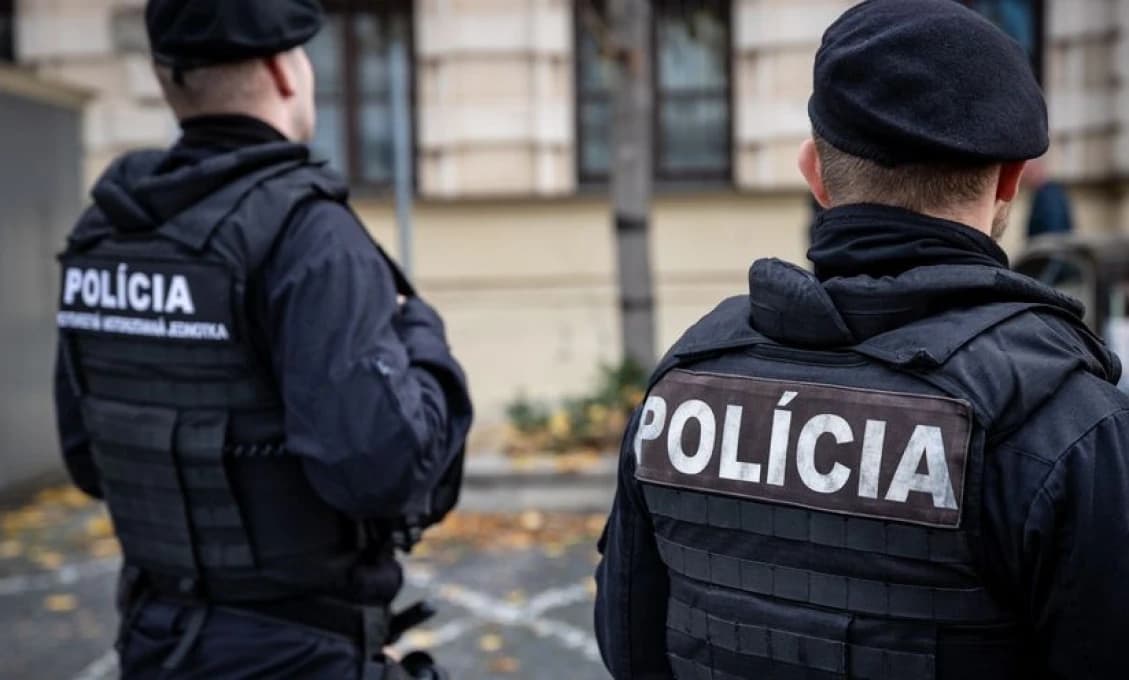 Policajti neverili vlastným očiam! Mladíci si vybrali na jazdu poriadne nevhodné miesto (VIDEO)