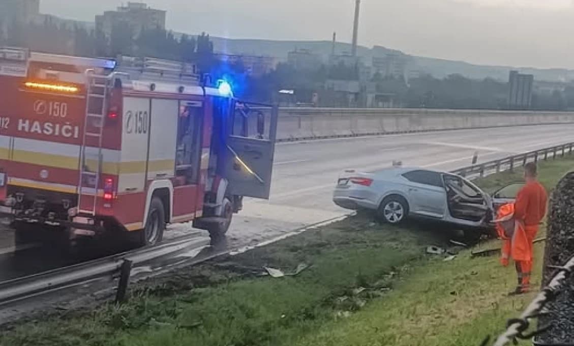 AKTUÁLNE Na diaľnici D1 pri L. Mikuláši došlo k vážnej nehode, cesta je neprejazdná