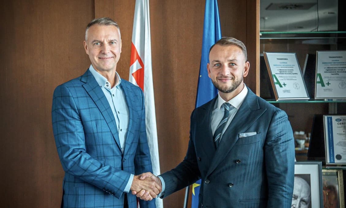HLAS- SD: Občania musia mať právo nielen moc politikom dať, ale aj im ju vziať