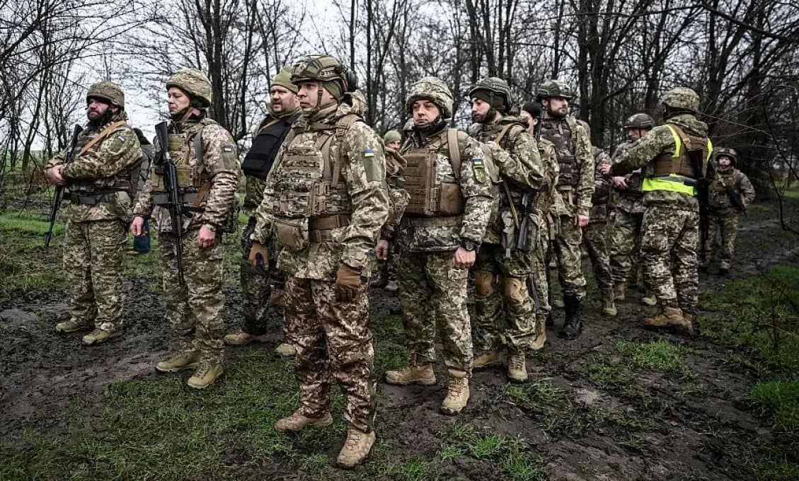 Viac peňazí, viac cudzincov a kariérny postup! Zelenskyj láka do armády uprostred chronickej krízy ľudských zdrojov