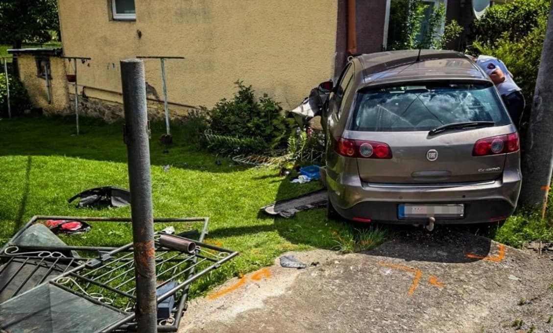 Opitý vodič vpálil autom do záhrady a vážne zranil ženu