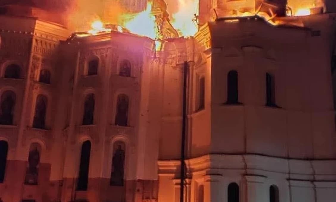 Masívny útok na Kyjev! Kyjevsko-pečerská lavra horí po priamom zásahu (FOTO)